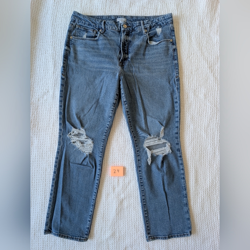 Good American Distressed Straight Jean // Medium Wash